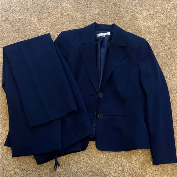 Kasper Classic Navy Women's Suit - Picture 1 of 4